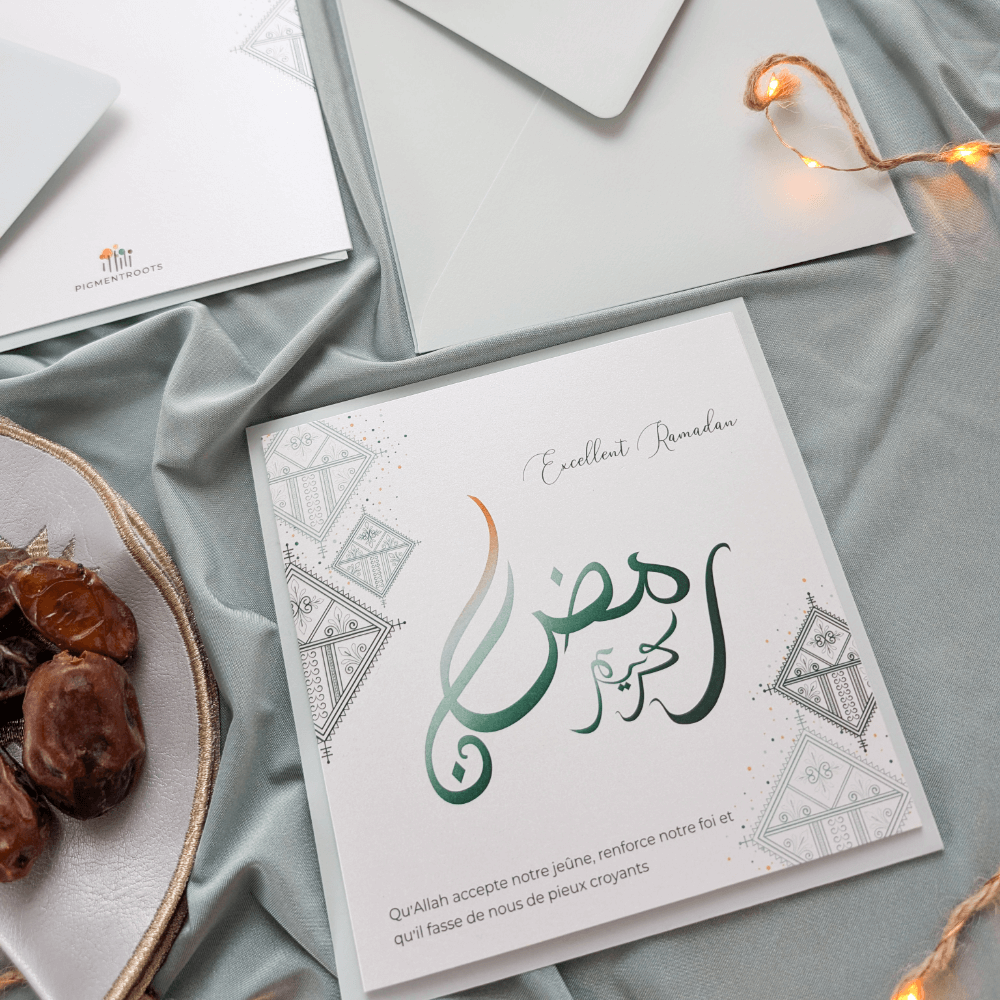 Carte de vœux Ramadan Karim avec calligraphie arabe et enveloppe vert menthe